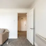 Fabulous 1 Bed Harbour-side With Balcony *