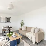 Fabulous 1 Bed Harbour-side With Balcony Apartamento