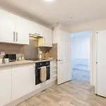 Apartmán Fabulous 1 Bed Harbour-side With Balcony *