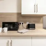 Fabulous 1 Bed Harbour-side With Balcony *