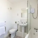 Fabulous 1 Bed Harbour-side With Balcony *