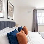 Fabulous 1 Bed Harbour-side With Balcony Apartamento