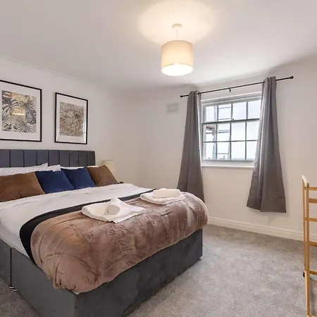 Fabulous 1 Bed Harbour-side With Balcony Whitehaven