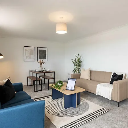 Fabulous 1 Bed Harbour-side With Balcony