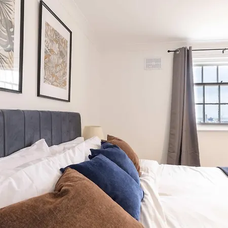 Fabulous 1 Bed Harbour-side With Balcony Apartament *