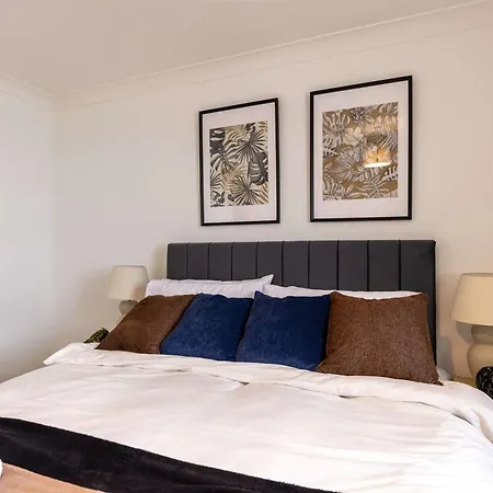 Fabulous 1 Bed Harbour-side With Balcony Apartament *