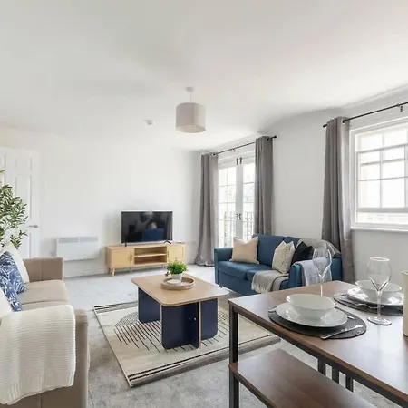 Fabulous 1 Bed Harbour-side With Balcony