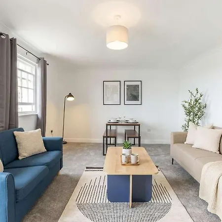 Fabulous 1 Bed Harbour-side With Balcony