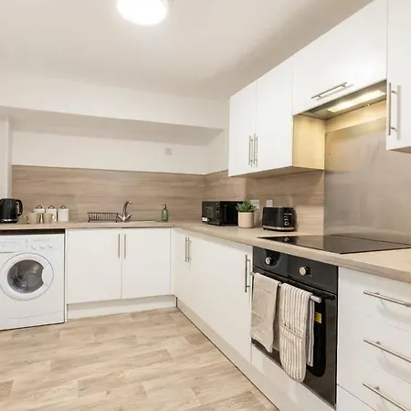 Fabulous 1 Bed Harbour-side With Balcony