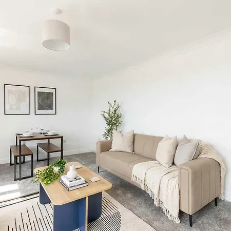 Fabulous 1 Bed Harbour-side With Balcony アパート