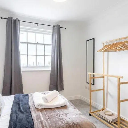 Fabulous 1 Bed Harbour-side With Balcony Apartman *