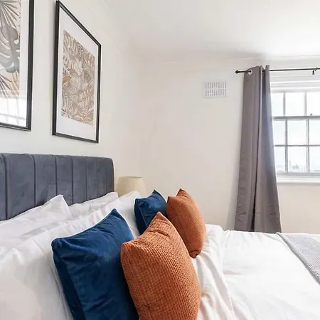 Fabulous 1 Bed Harbour-side With Balcony Apartman