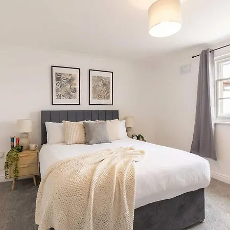 Fabulous 1 Bed Harbour-side With Balcony Apartman *