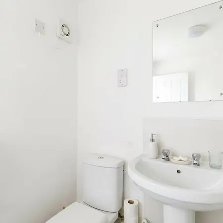 Fabulous 1 Bed Harbour-side With Balcony * ホワイトヘイブン