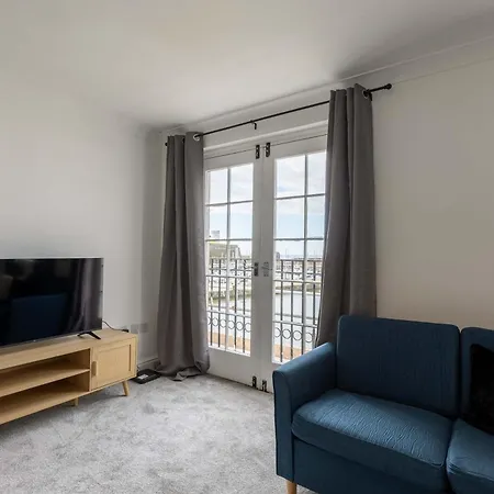 Fabulous 1 Bed Harbour-side With Balcony Appartamento