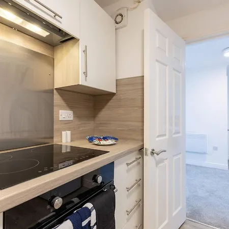 Fabulous 1 Bed Harbour-side With Balcony Appartamento *