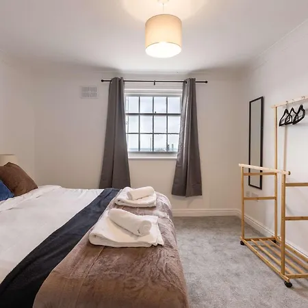 Fabulous 1 Bed Harbour-side With Balcony Whitehaven