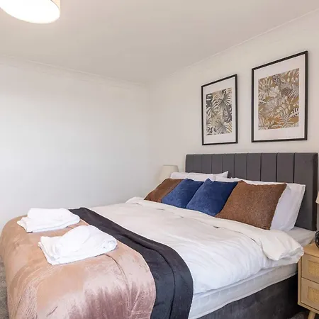 Fabulous 1 Bed Harbour-side With Balcony