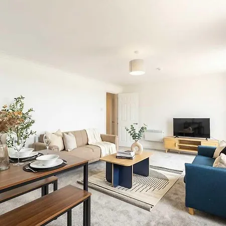 Fabulous 1 Bed Harbour-side With Balcony Apartment Whitehaven